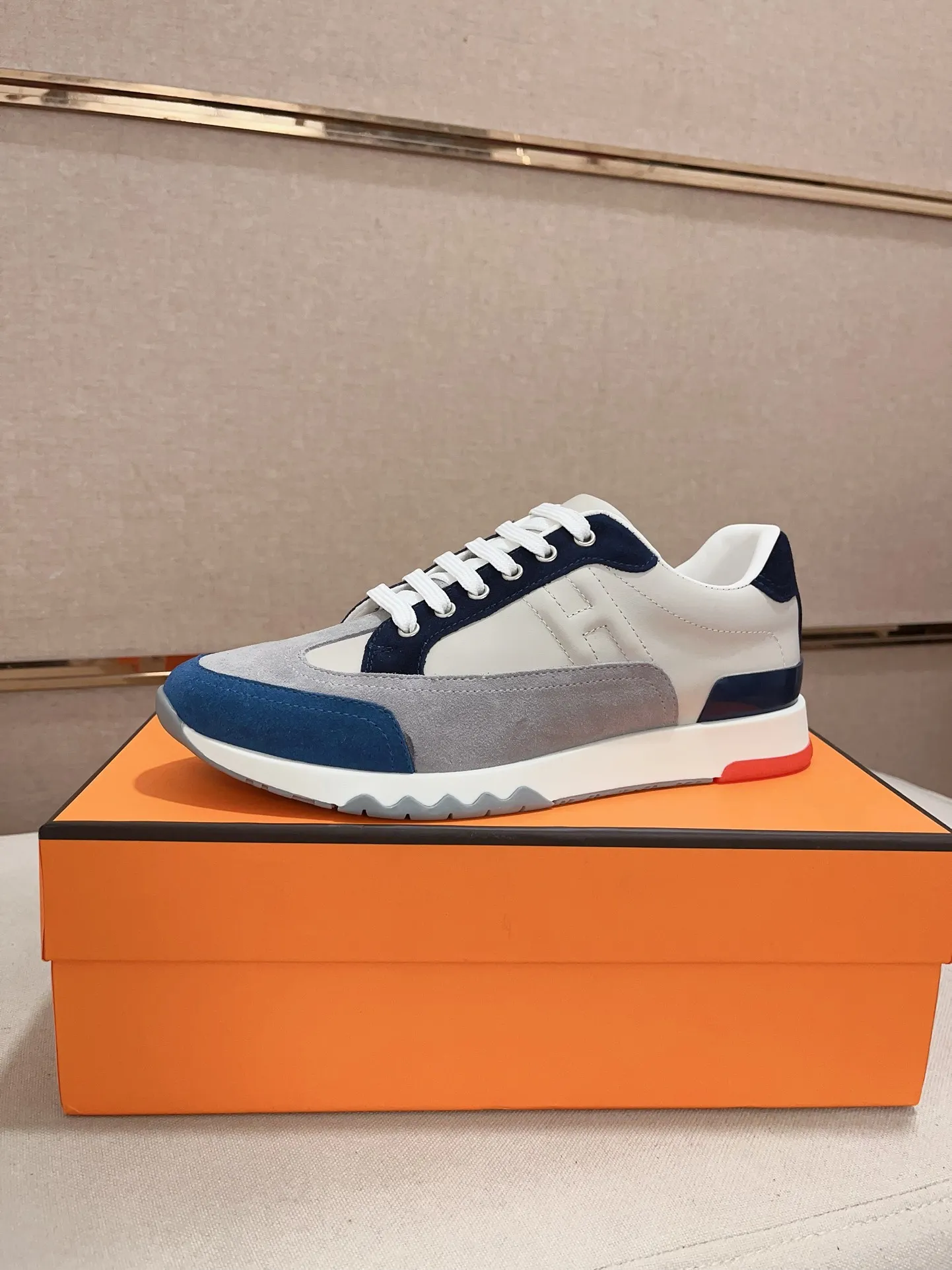 Ex-factory price: 500💰《HERMES》【Classic Original Version】Hermès; Top 🔝 Purchasing Agency 🔍🔍Men's latest 🇺🇸 counters are sold simultaneously, original imported from Italy ▲▲First-layer cowhide ▲▲ (high-end, extravagance and class) times) Exquisite workmanship (Italian 🇮🇹Imported water-dyed 🐂cowhide lining) sole: Original sole provided by the original factory, ⚠️exclusive double-layer activity·TPR·rubber·combined molded outsole; super comfortable·wear-resistant·non-slip·environmental protection The real thing is more beautiful if you take the real thing (high quality, follow the order), you can enter and exit the counter at will * Number of yards: 38·39·40·41·42·43·44# (can be customized 45.)